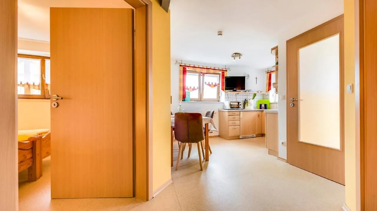 Bartlhof-Ferienwohnungen-Zimmer Burglengenfeld Apartment